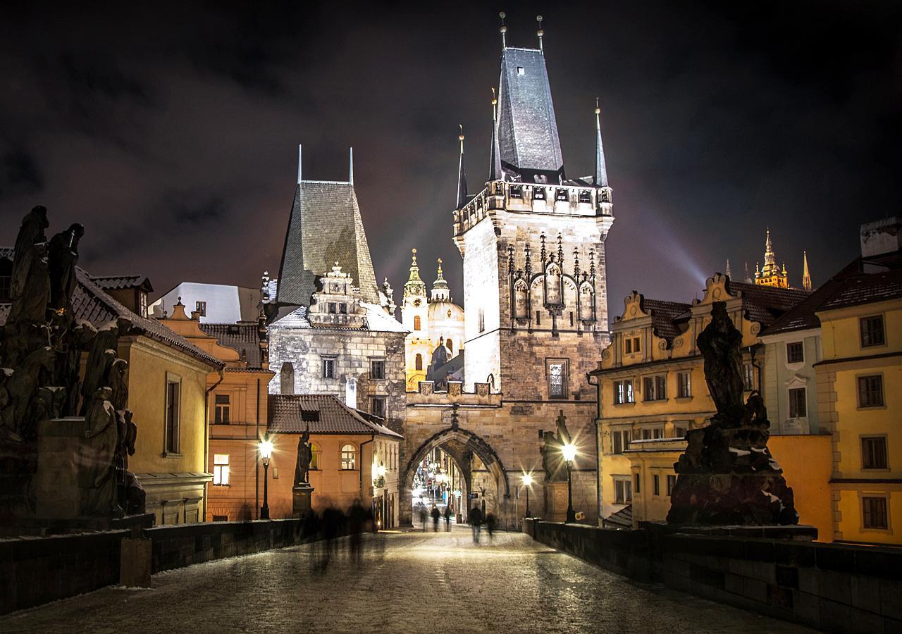Historical Between Castle And Charles Bridge Apartamento