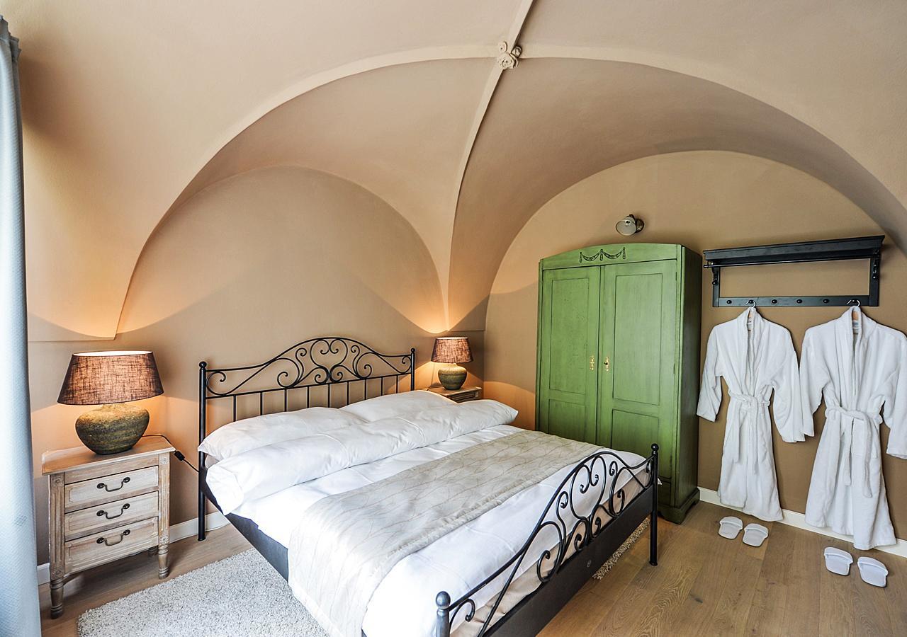 Historical Between Castle And Charles Bridge Apartamento