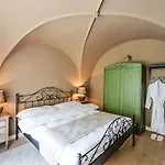 Historical Apartment Between Prague Castle And Charles Bridge